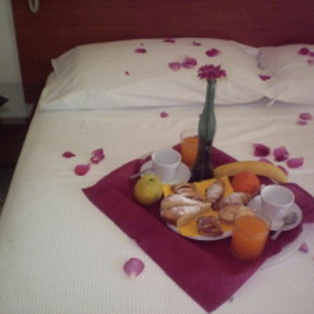Hotel Criss Римини Экстерьер фото