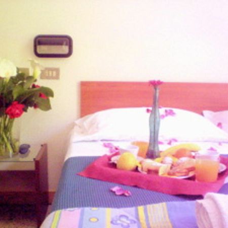 Hotel Criss Римини Экстерьер фото