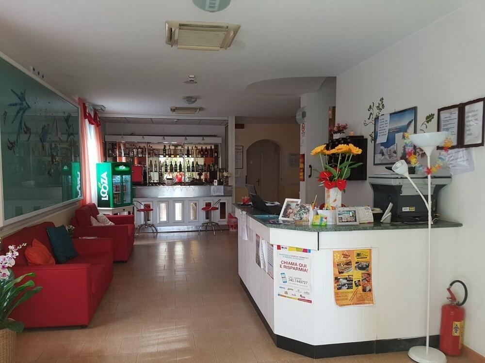 Hotel Criss Римини Экстерьер фото